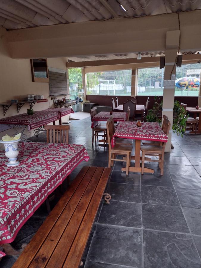Tenis Clube Pensión Ilhabela